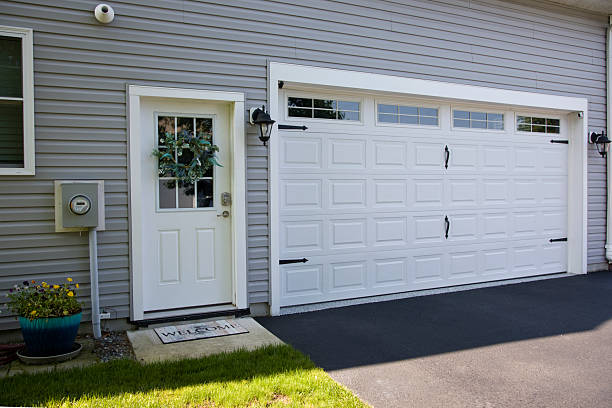 24/7 Emergency Garage Door Panel Replacement experts in Shackle Island, TN